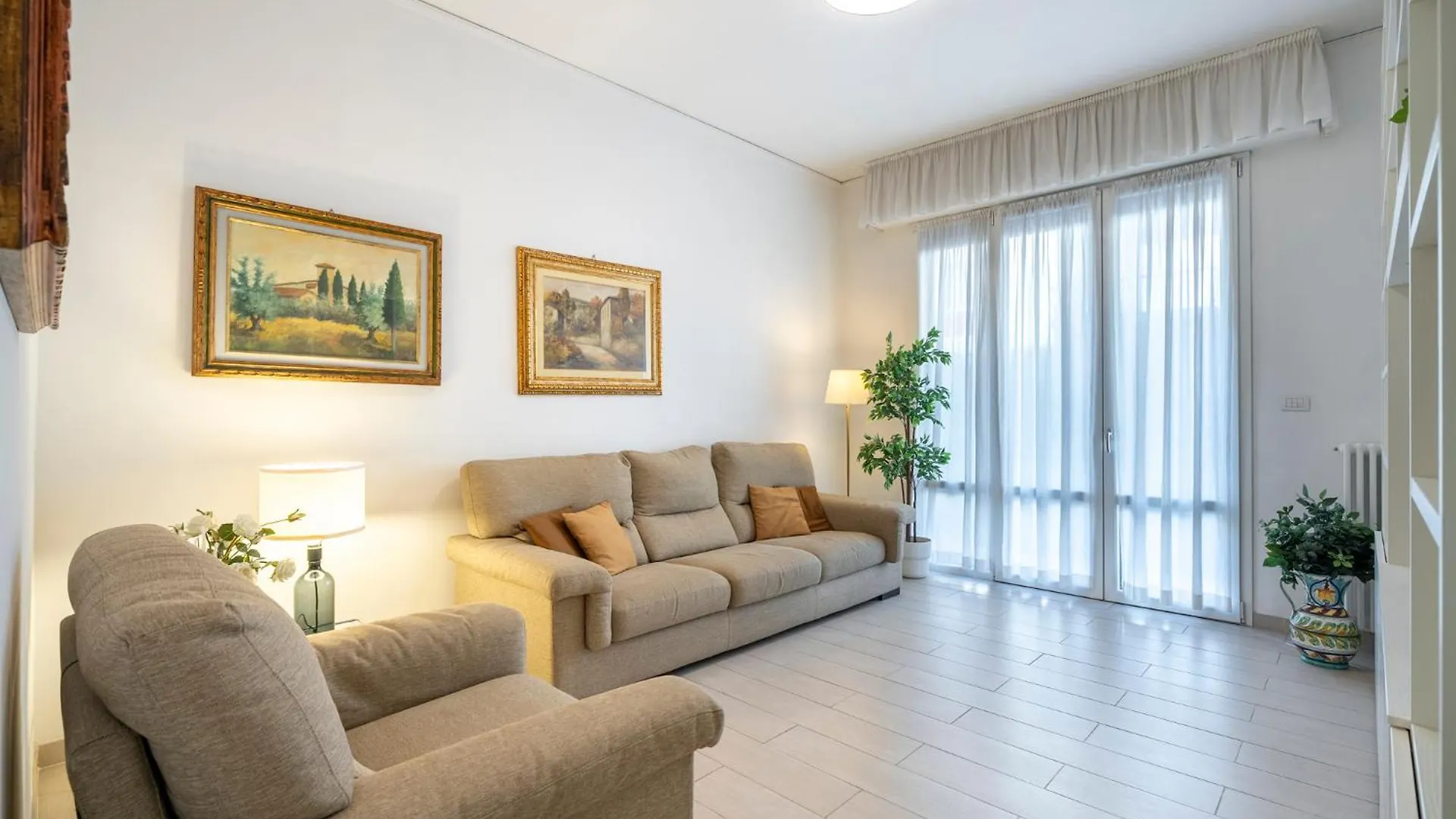 Riverside Apartment In Florence Italy