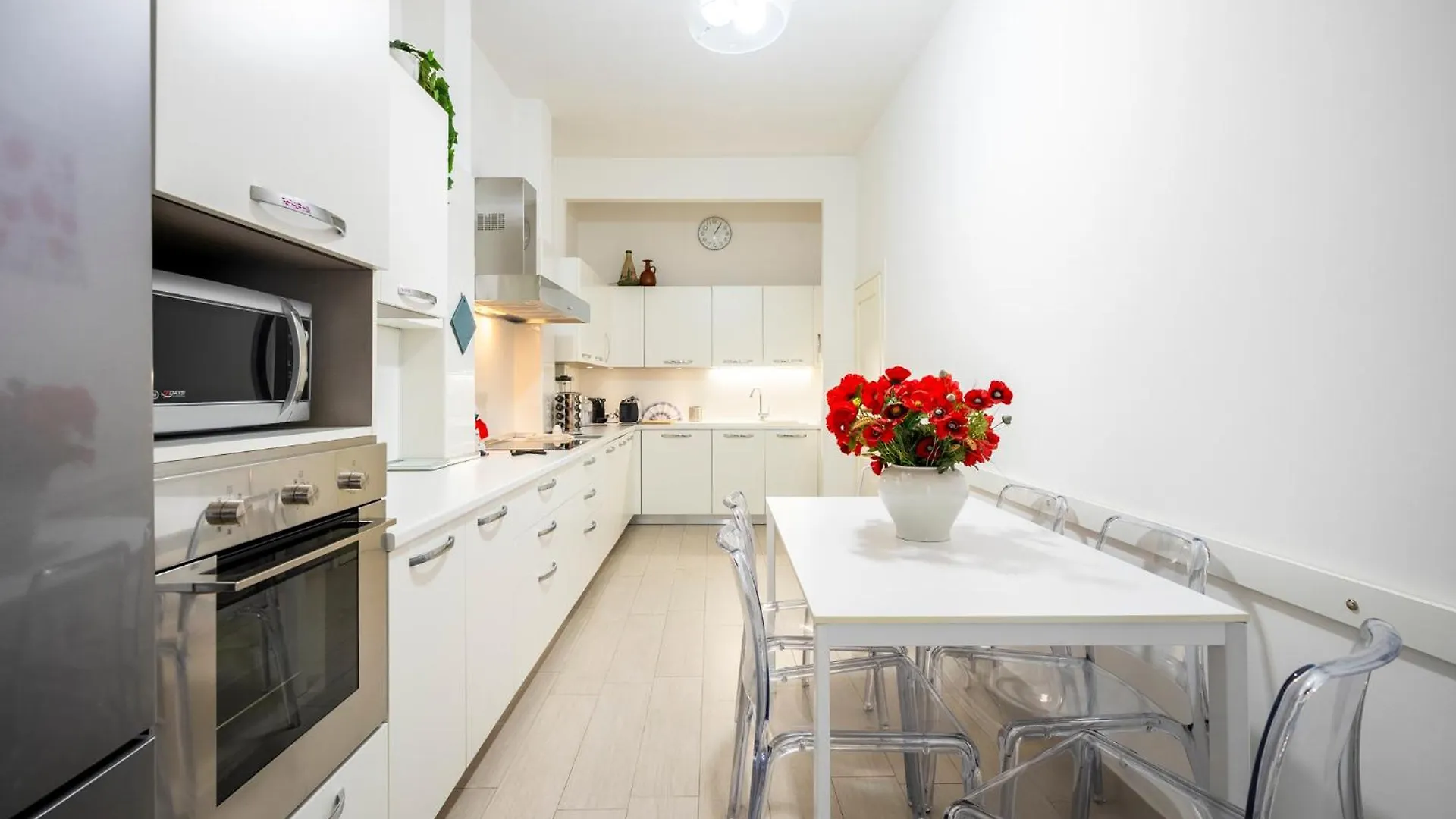 Riverside Apartment In Florence Italy