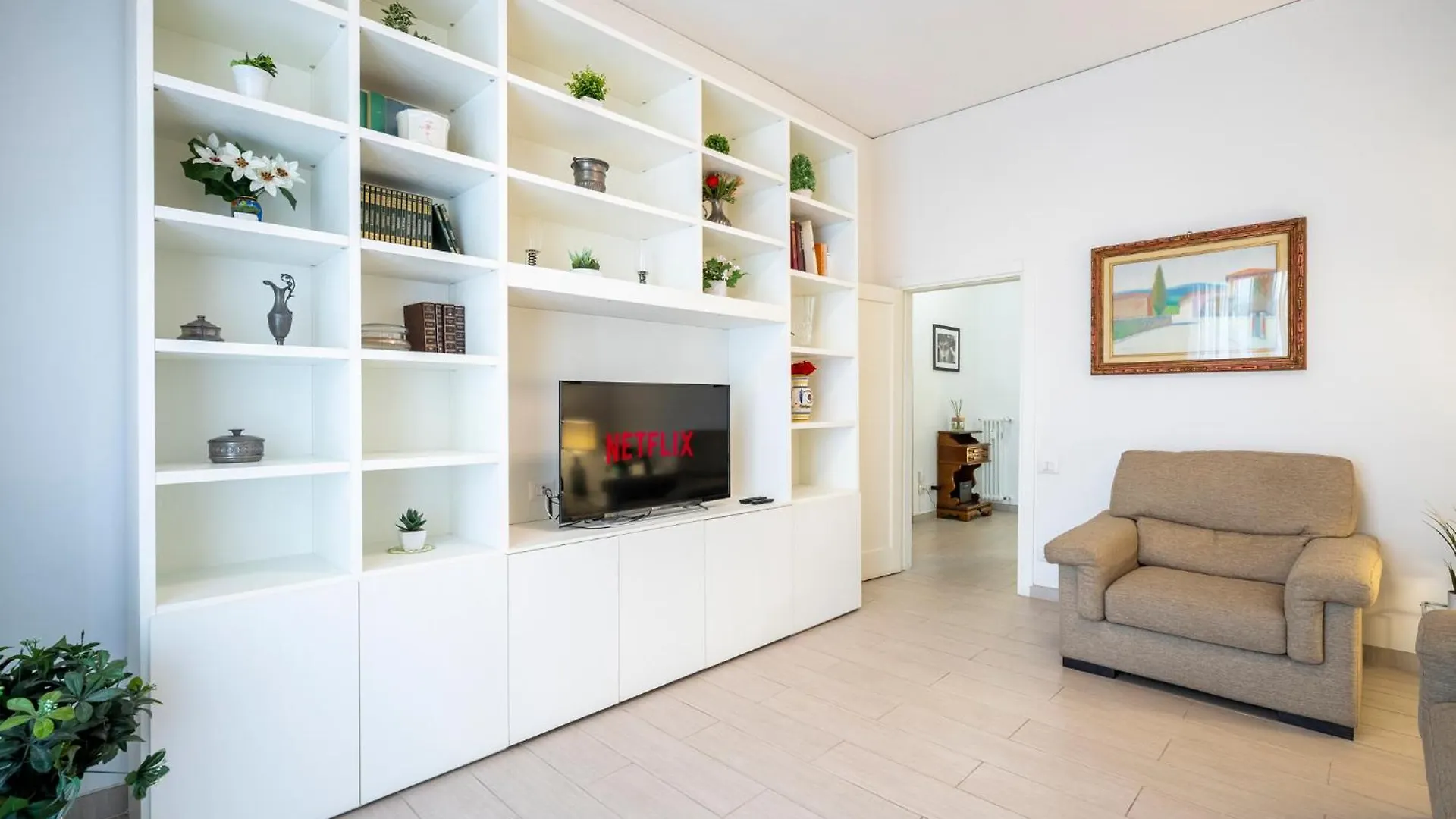 Riverside Apartment In Florence Italy