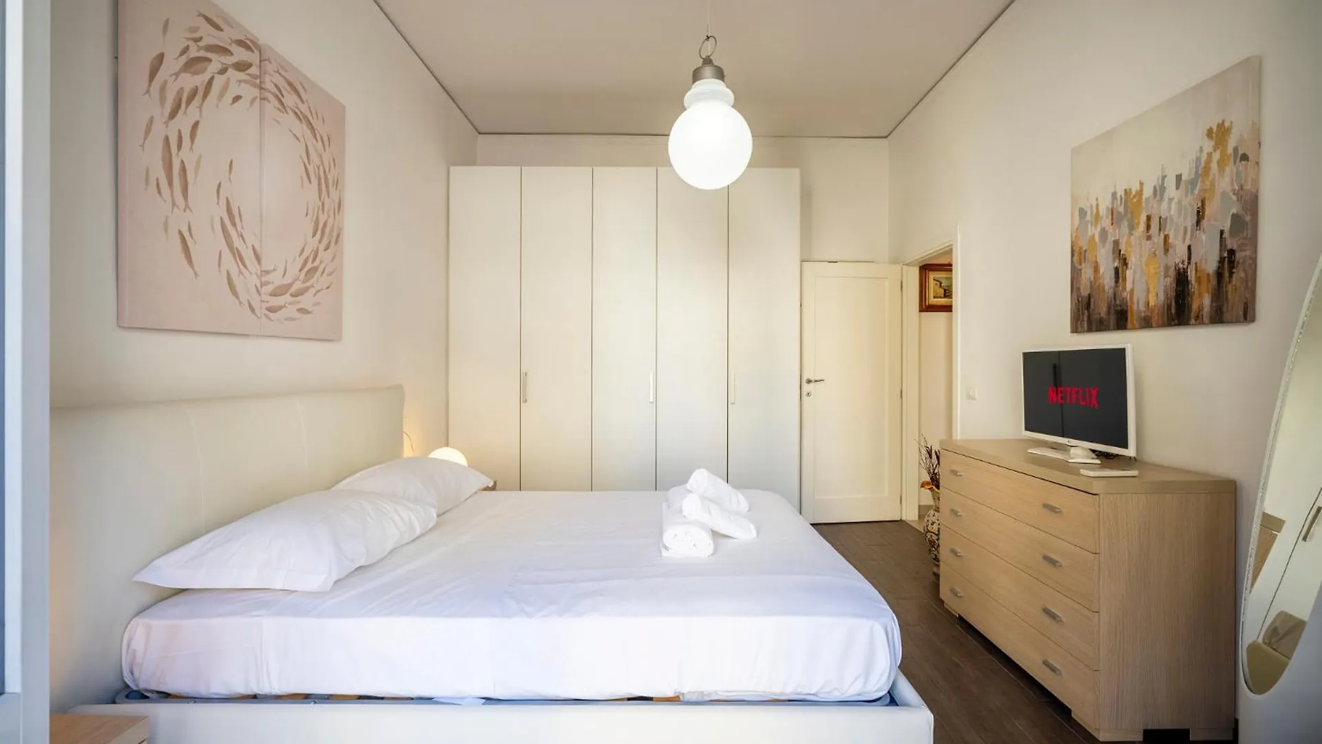 Riverside Apartment In Florence